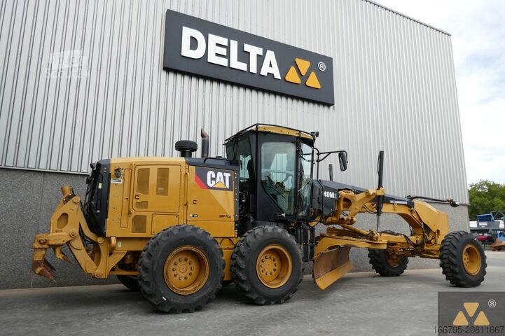 Грейдер Caterpillar 140M2