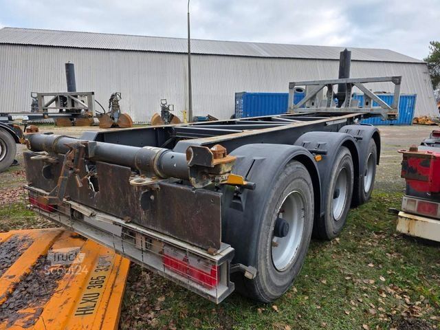 Návěs s výměnnou nástavbou LAG Kipp-Chassis 20