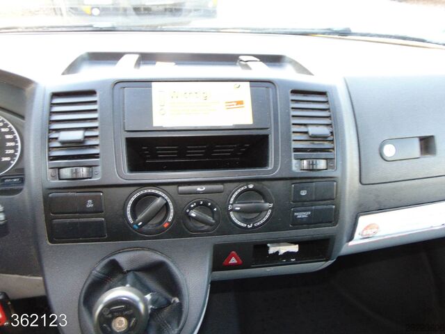 Panelová dodávka VW T5 TRANSPORTER 2.0 TDI 3Sitzer -2x Schiebetür-