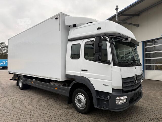 Dobozos teherautó MERCEDES-BENZ 1224 L 7.1 m Koffer LBW 6 Sitzer Möbelkoffer