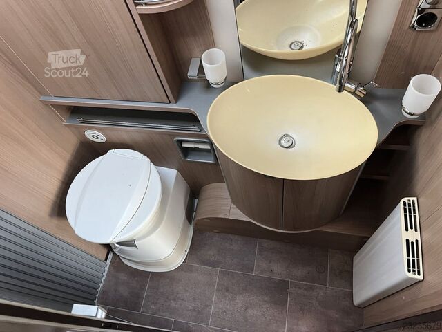 Autorulotă integrată BÜRSTNER Elegance I 810 - Hub/Einzelbetten - 2 x Klima -