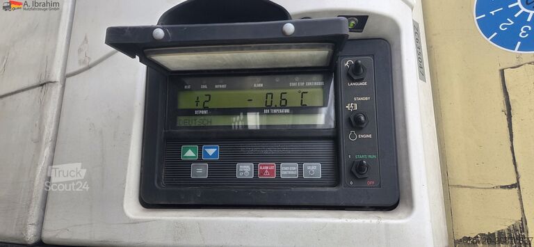 Auflieger Schmitz SKO24 Carrier Vector 1550 Zustand gut, leichter Streifschaden rechts