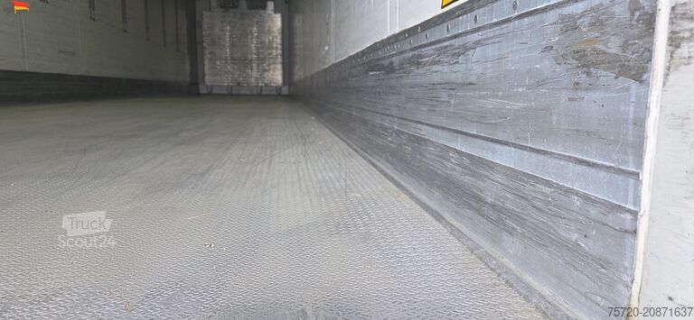 Auflieger Schmitz SKO24 Carrier Vector 1550 Zustand gut, leichter Streifschaden rechts