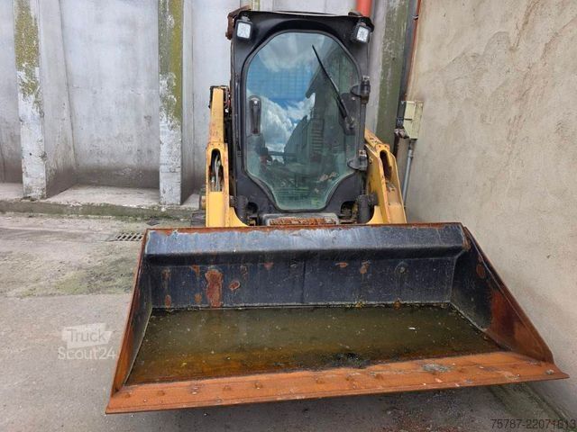 Kolový nakladač CATERPILLAR 226D3 Lader mit Schwergutschaufel