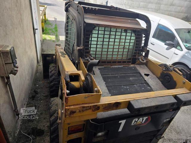Kolový nakladač CATERPILLAR 226D3 Lader mit Schwergutschaufel