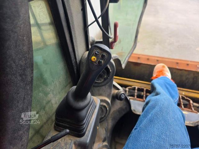 Kolový nakladač CATERPILLAR 226D3 Lader mit Schwergutschaufel