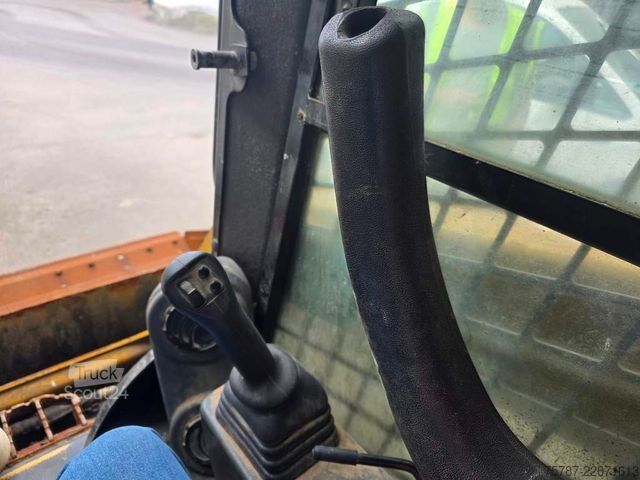 Kolový nakladač CATERPILLAR 226D3 Lader mit Schwergutschaufel
