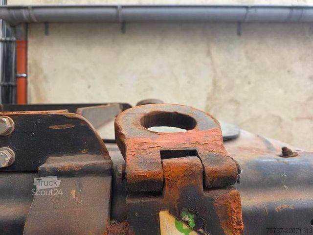 Kolový nakladač CATERPILLAR 226D3 Lader mit Schwergutschaufel