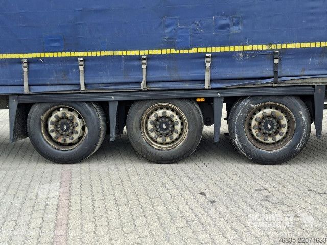 Nyitott ponyvás félpótkocsi Schmitz Cargobull Curtainsider Mega