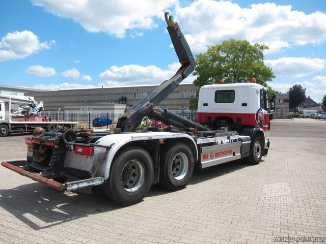 Camion benne à bras amovible SCANIA P410 CB6X2 HSA Hyva 22T Haken Liftachse