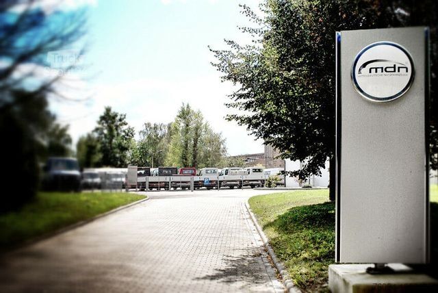 Camion ribaltabile trilaterale MERCEDES-BENZ Atego 1021 4x2 Kipper KRAN Greifer AHK