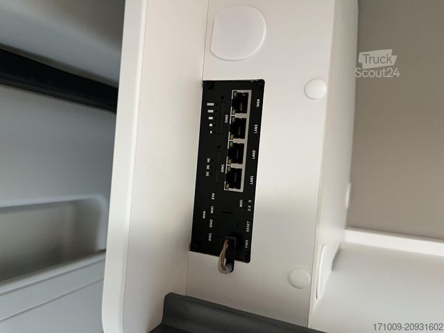 Karavan SUNLIGHT Adventure Cliff 602 LED 8G Safety+ACC Digital