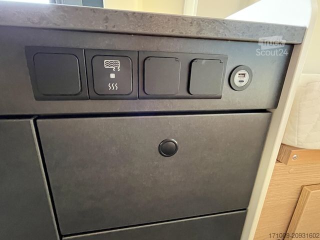 Karavan SUNLIGHT Adventure Cliff 602 LED 8G Safety+ACC Digital