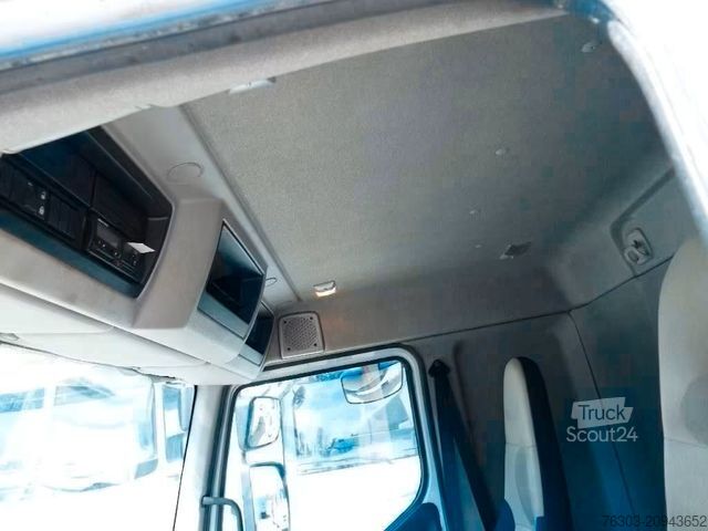 Škatlasti tovornjak RENAULT Midlun 220 Koffer*Schaltgetriebe*