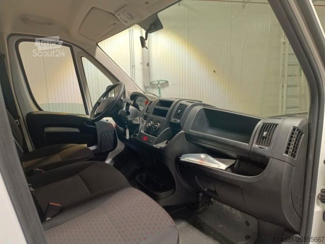 Vrachtwagen met bakwagen OPEL Mavona C L4 3,5t 2.2D Koffer mit Ladebordwand