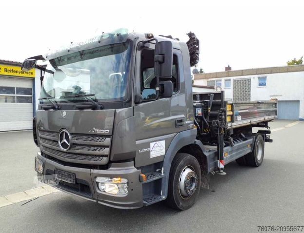 شاحنة قلابة ثلاثية الجوانب MERCEDES-BENZ Atego MB 1223 K Kran Hiab 077B-2 HIDUO Funk AHK