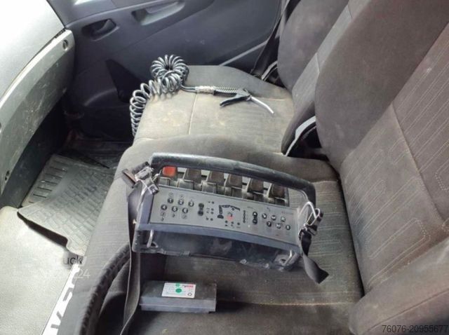 شاحنة قلابة ثلاثية الجوانب MERCEDES-BENZ Atego MB 1223 K Kran Hiab 077B-2 HIDUO Funk AHK