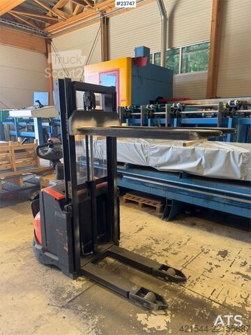 Heftruck Linde SWE100 Pedestrian Pallet Stacker