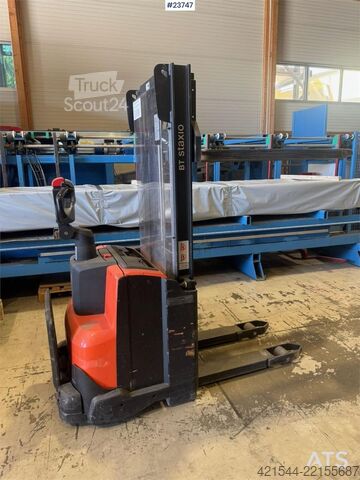 Heftruck Linde SWE100 Pedestrian Pallet Stacker