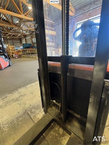 Heftruck Linde SWE100 Pedestrian Pallet Stacker