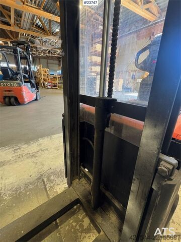 Heftruck Linde SWE100 Pedestrian Pallet Stacker