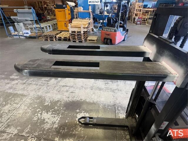 Heftruck Linde SWE100 Pedestrian Pallet Stacker