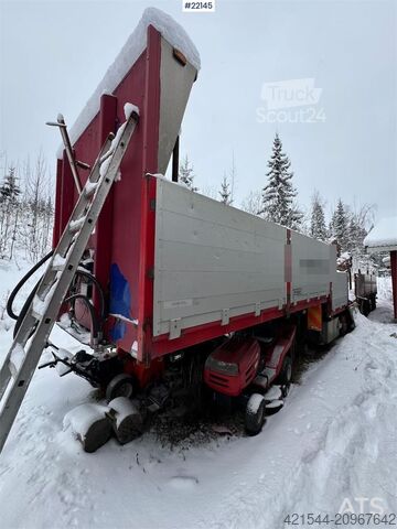 Tyllis jumbo oplegger met HMF-kraan Tyllis jumbo semi-trailer with HMF crane