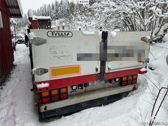 Tyllis jumbo oplegger met HMF-kraan Tyllis jumbo semi-trailer with HMF crane