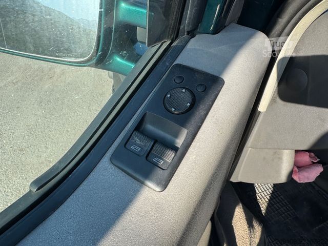 Dobozos furgon VOLKSWAGEN T4 Trans Van Comfortline 2-3 Lang