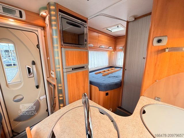 Integrated camper HYMER/ERIBA B 654 *Festbett-Hubbett-Automatik-2xKlima*