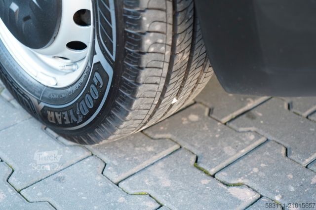 Vrachtwagenhoogwerker RENAULT MASTER / PODNO?NIK KOSZOWY - 10.5 m / BLASZAK +