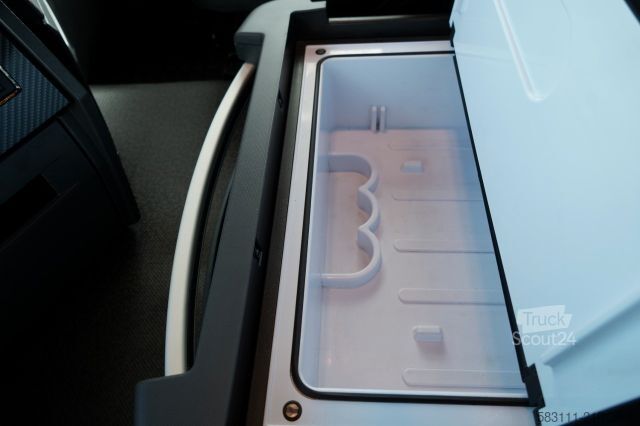 Standard tractor unit RENAULT T 480 / RETARDER / 2022 / 13 LITROWY / OPONY 100