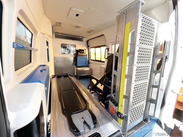 Camion de pompiers Ford Transit 2.2 TDCI 4x2 Transit 2.2 TDCI 4x2, Krankentransporter