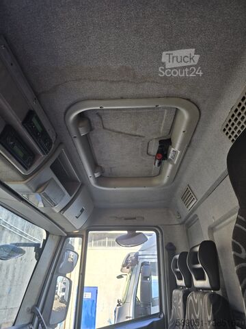 Camion isotermico refrigeratocamion frigorifero Iveco EuroCargo 75