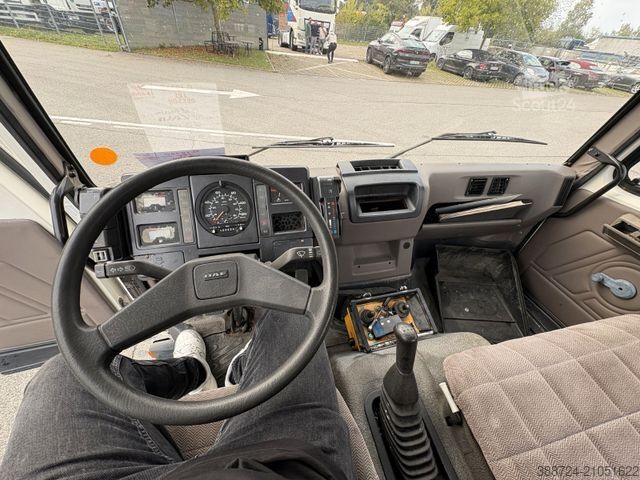 Camion équipé d'une grue DAF AE 45CE*Alu-kran Klaas 28/7*Dachdecker* Montage*