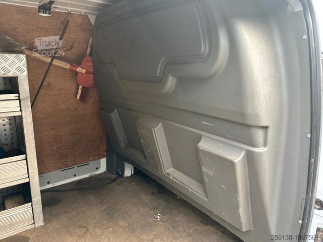 Fourgon tôlé MERCEDES-BENZ Vito 109 CDI Kasten *Motorschaden*