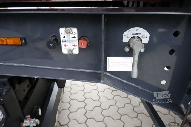 Naczepa wywrotka KEMPF 3-achs 39m³ ALU- Halbschalenmulde, 5,2 to LG.