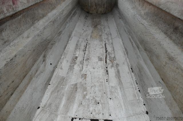 Naczepa wywrotka KEMPF 3-achs 39m³ ALU- Halbschalenmulde, 5,2 to LG.