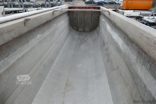 Naczepa wywrotka KEMPF Kempf 3-achs 39m³ ALU- Halbschalenmulde, 5,2 to