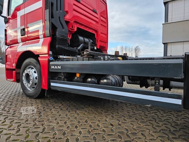 Swap body truck MAN TGX 26.460 6x2/Intarder/Standklima/Totwinkelkam.