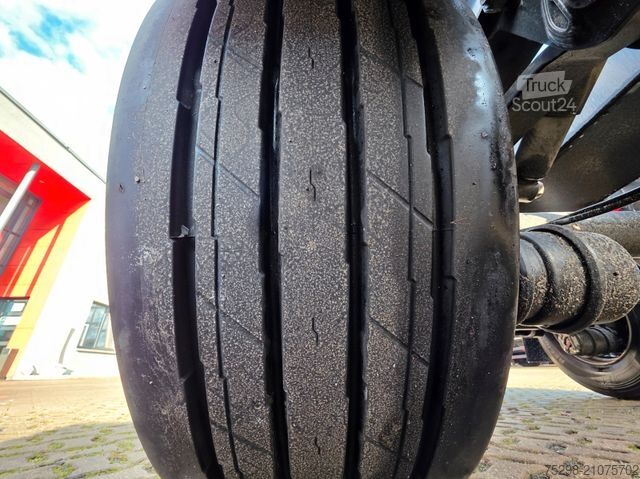 Swap body semitrailer KRONE SD / Liftachse