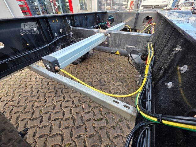 Swap body semitrailer KRONE SD / Liftachse / Teleskop / 11.908 - 13.403