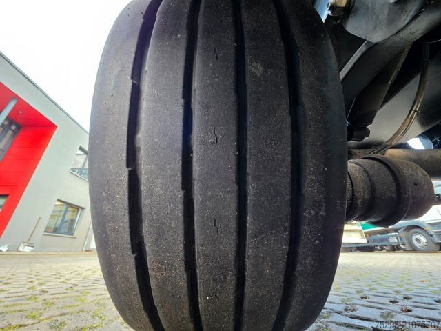 Swap body semitrailer KRONE SD / Liftachse / Teleskop / 11.908 - 13.403