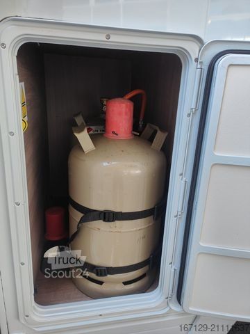 Caravana semiintegrada CARADO T338 S /MJ25 /Markise /Fahrradträger /5Personen