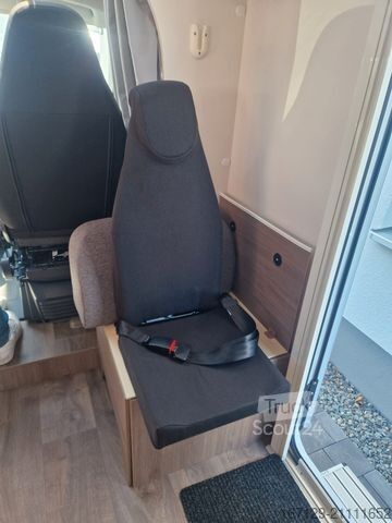 Caravana semiintegrada CARADO T338 S /MJ26 /Automatik/5Personen