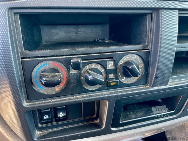 Trosmerni kiper Nissan NT 400