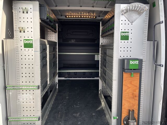 Fourgon tôlé Mercedes-Benz Sprinter 215 CDI Kasten BOTT-Werkstatt. AHK AUT