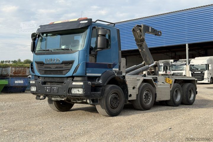 Camião porta-contentores de gancho Iveco 340T45 8x4 Trösch / Swiss-Vehicle