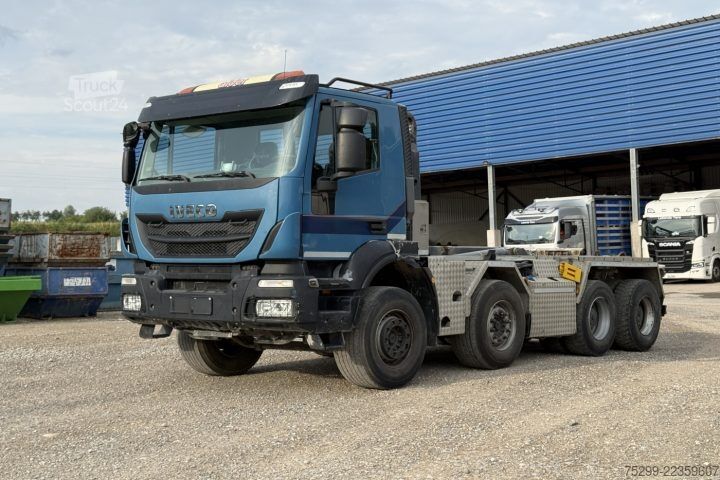 Camião porta-contentores de gancho Iveco 340T45 8x4 Trösch / Swiss-Vehicle