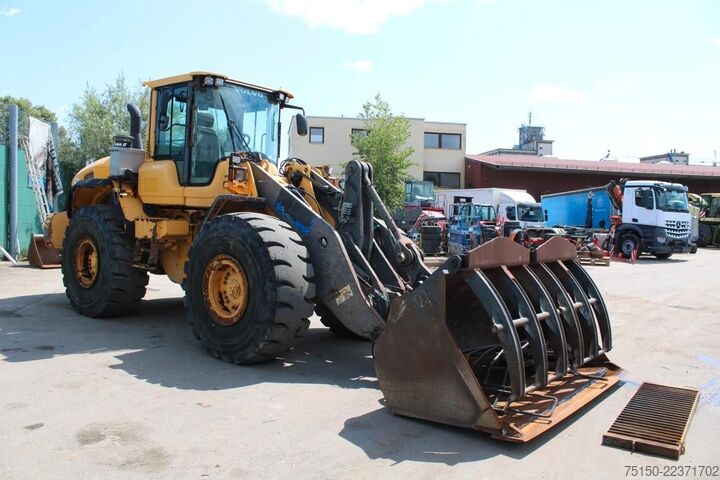 Hjullæsser VOLVO L120G - Greifschaufel - Nr.: 320
